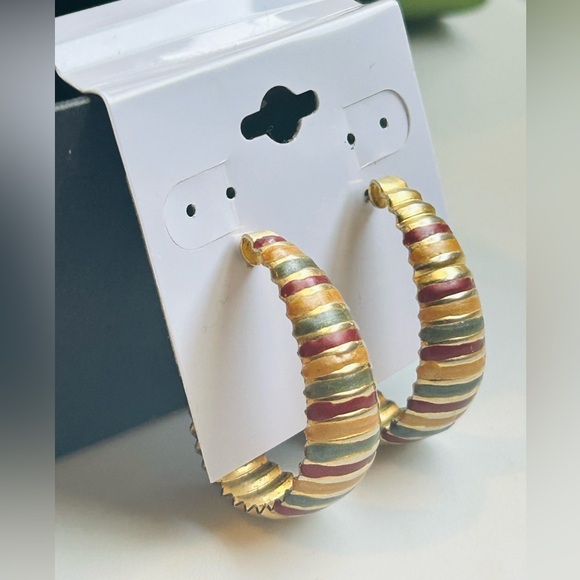 Vintage Gold Tone Hoop Earrings - Picture 4 of 11